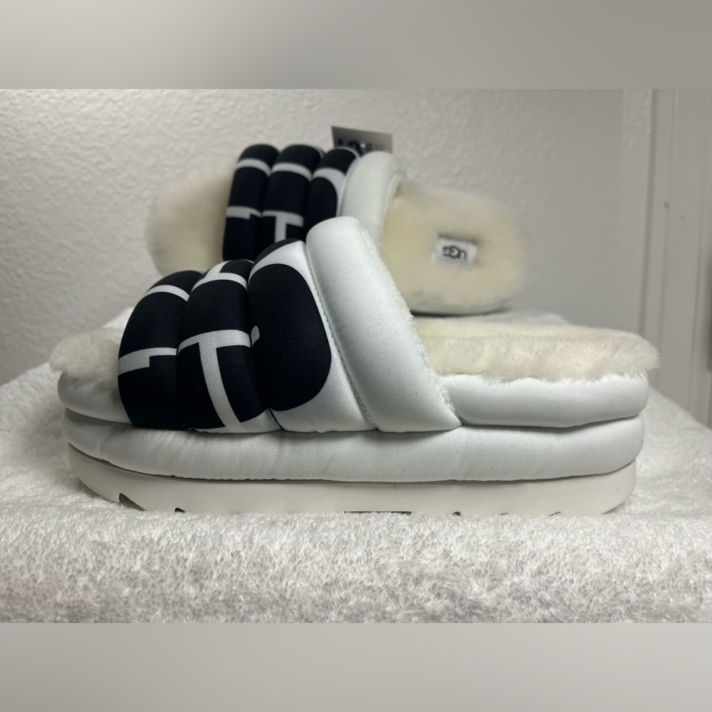 UGG Maxi Slide Logo Shoes / Slides / Platforms - White & Black - Women’s Size 7 - Picture 13 of 14